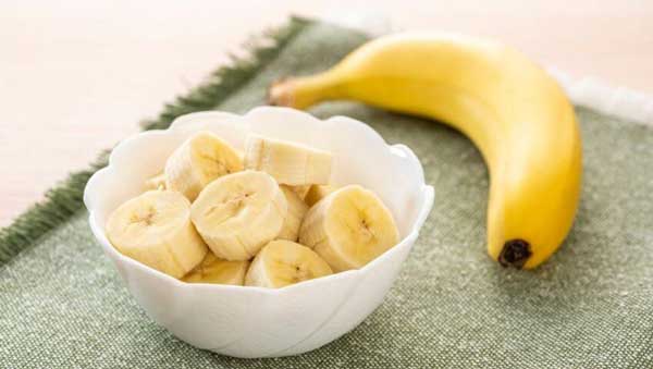 Health benefits for budgies eating a banana